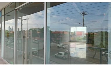 LOCAL / PLAZA VERSALLES / 75M2 / VIA PRINCIPAL / PISO MEDIO / VACIO