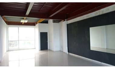 LOCAL / PLAZA VERSALLES / 75M2 / VIA PRINCIPAL / PISO MEDIO / VACIO