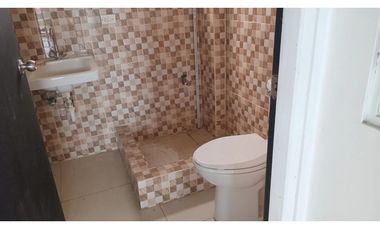 LOCAL / PLAZA VERSALLES / 75M2 / VIA PRINCIPAL / PISO MEDIO / VACIO