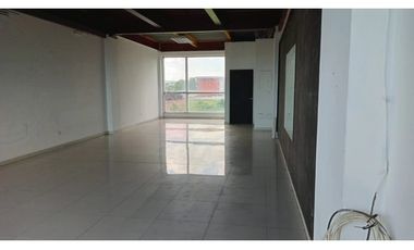 LOCAL / PLAZA VERSALLES / 75M2 / VIA PRINCIPAL / PISO MEDIO / VACIO