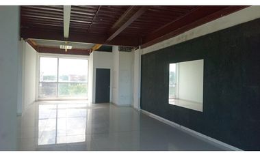 LOCAL / PLAZA VERSALLES / 75M2 / VIA PRINCIPAL / PISO MEDIO / VACIO