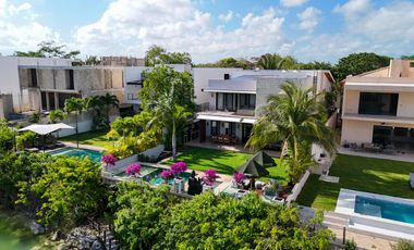 VILLA EN VENTA DE 4 RECAMRAS FRENTE  A LA MARINA UBICADA EN CANCUN LLAVE EN MANO