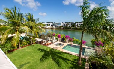 VILLA EN VENTA DE 4 RECAMRAS FRENTE  A LA MARINA UBICADA EN CANCUN LLAVE EN MANO