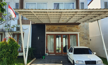 Dijual Rumah Mewah Baru di Kawasan Elit Geuceu Iniem - Lengkap Perabotan + Full AC + Kolam Renang!