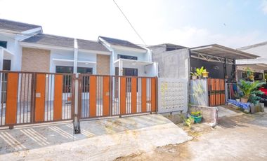 Rumah SHM Strategis dekat  RS Mitra Keluarga Cibubur Siap KPR J-33782