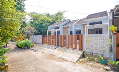 Rumah SHM Strategis dekat  RS Mitra Keluarga Cibubur Siap KPR J-33782