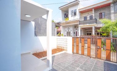 Rumah SHM Strategis dekat  RS Mitra Keluarga Cibubur Siap KPR J-33782