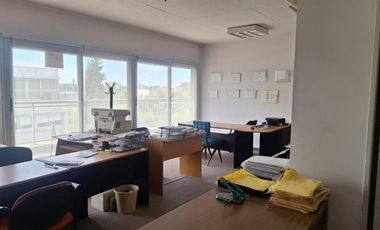 OFICINAS y LOTE COCHERAS 21 CUB POLO UNO PILAR