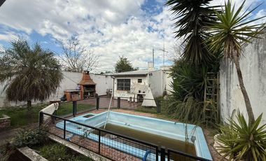 CASA  3 AMB LOTE DE 310 CON PARQUE, PILETA Y COCHE