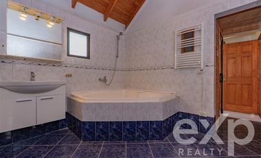 Casa en Venta en Avenida Central con Avenida Las Nalcas Norte