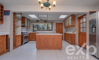 Casa en Venta en Avenida Central con Avenida Las Nalcas Norte