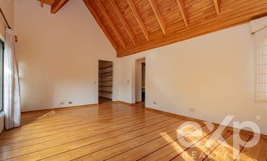 Casa en Venta en Avenida Central con Avenida Las Nalcas Norte