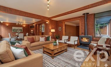 Casa en Venta en Avenida Central con Avenida Las Nalcas Norte