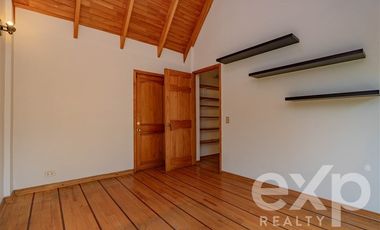 Casa en Venta en Avenida Central con Avenida Las Nalcas Norte