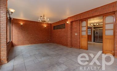 Casa en Venta en Avenida Central con Avenida Las Nalcas Norte