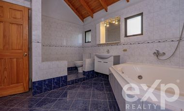 Casa en Venta en Avenida Central con Avenida Las Nalcas Norte