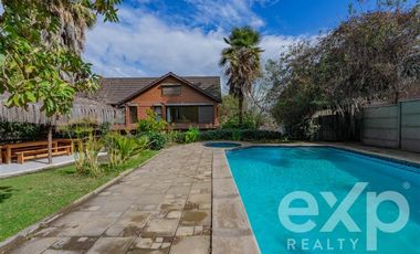 Casa en Venta en Avenida Central con Avenida Las Nalcas Norte