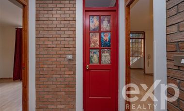 Casa en Venta en Avenida Central con Avenida Las Nalcas Norte