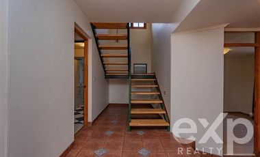 Casa en Venta en Avenida Central con Avenida Las Nalcas Norte