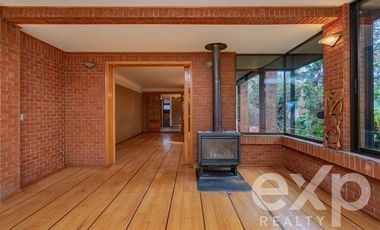 Casa en Venta en Avenida Central con Avenida Las Nalcas Norte