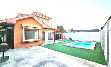 Casa en Arriendo en Avenida Santa Cruz