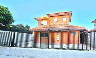 Casa en Arriendo en Avenida Santa Cruz