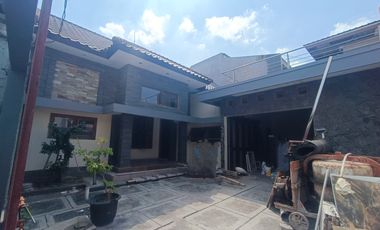 Rumah lux solo baru