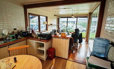 CASA COMERCIAL CALLE LA QUEBRADA, SECTOR IMPERIAL