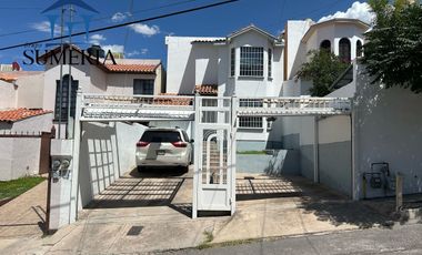 Linda Casa en Venta en Colinas del Valle