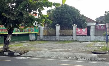 DIJUAL DIBAWAH NJOP Rumah besar di Lokasi Premium Tepi Jalan Timooho