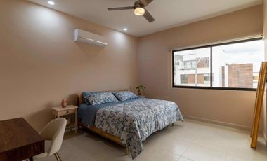 VENTA DE CASA DE TRES RECAMARAS UBICADA A 10 MINUTOS DEL MAR EN PLAYA DEL CARMEN