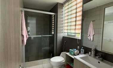 ALQUILER DE APARTAMENTO DE 3 REC. CON LINEA BLANCA EN CLAYTON PARK II