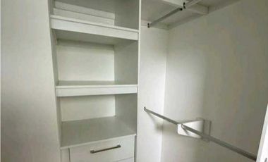 ALQUILER DE APARTAMENTO DE 3 REC. CON LINEA BLANCA EN CLAYTON PARK II