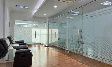 MINI BUILDING 4 LANTAI PLUS ROOFTOP, BANGUNAN TERAWAT DAN SIAP HUNI.