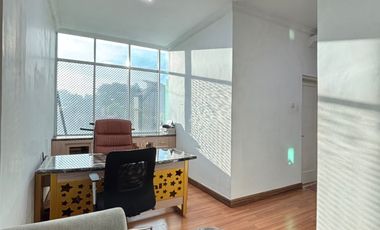 MINI BUILDING 4 LANTAI PLUS ROOFTOP, BANGUNAN TERAWAT DAN SIAP HUNI.