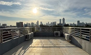 MINI BUILDING 4 LANTAI PLUS ROOFTOP, BANGUNAN TERAWAT DAN SIAP HUNI.