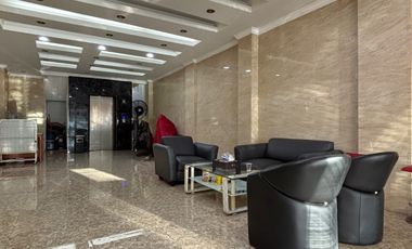 MINI BUILDING 4 LANTAI PLUS ROOFTOP, BANGUNAN TERAWAT DAN SIAP HUNI.