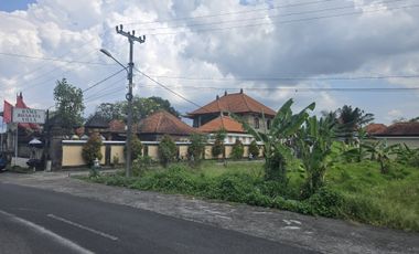 Dijual Tanah Pinggir Jln. Utama Ubud 700 m2 Cocok Usaha dan Vill