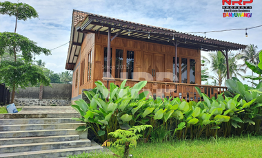 Dijual Vila dengan View Cantik Full Furniture di Segobang - Licin Bany