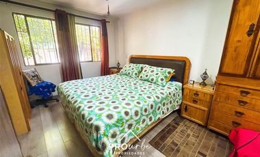 Casa en Venta en Bajó de precio, cercana al metro Los Dominicos. Seguridad.