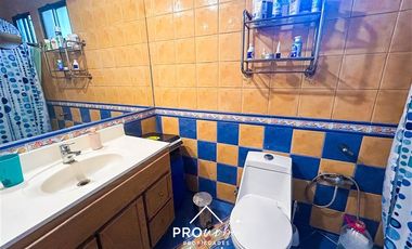 Casa en Venta en Bajó de precio, cercana al metro Los Dominicos. Seguridad.