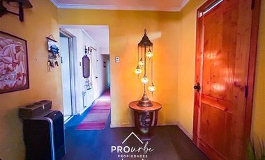 Casa en Venta en Bajó de precio, cercana al metro Los Dominicos. Seguridad.