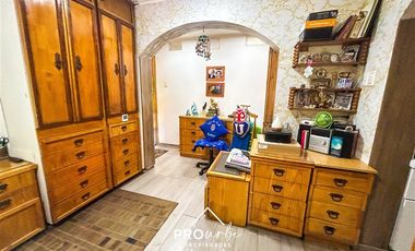 Casa en Venta en Bajó de precio, cercana al metro Los Dominicos. Seguridad.