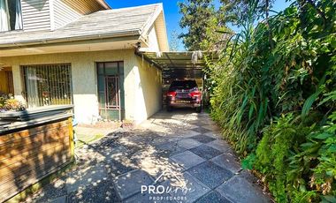 Casa en Venta en Bajó de precio, cercana al metro Los Dominicos. Seguridad.