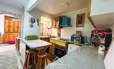Casa en Venta en Bajó de precio, cercana al metro Los Dominicos. Seguridad.
