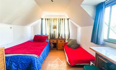 Casa en Venta en Bajó de precio, cercana al metro Los Dominicos. Seguridad.