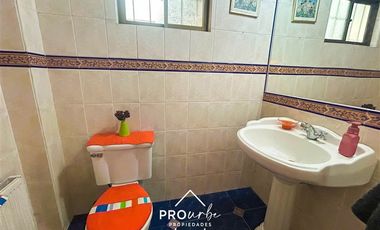Casa en Venta en Bajó de precio, cercana al metro Los Dominicos. Seguridad.