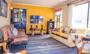 Casa en Venta en Bajó de precio, cercana al metro Los Dominicos. Seguridad.