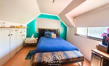 Casa en Venta en Bajó de precio, cercana al metro Los Dominicos. Seguridad.