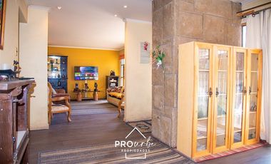Casa en Venta en Bajó de precio, cercana al metro Los Dominicos. Seguridad.